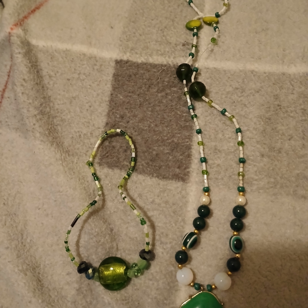 Vintage Handmade 28-in Long Necklace Green Beaded Necklace and Bracelet Set